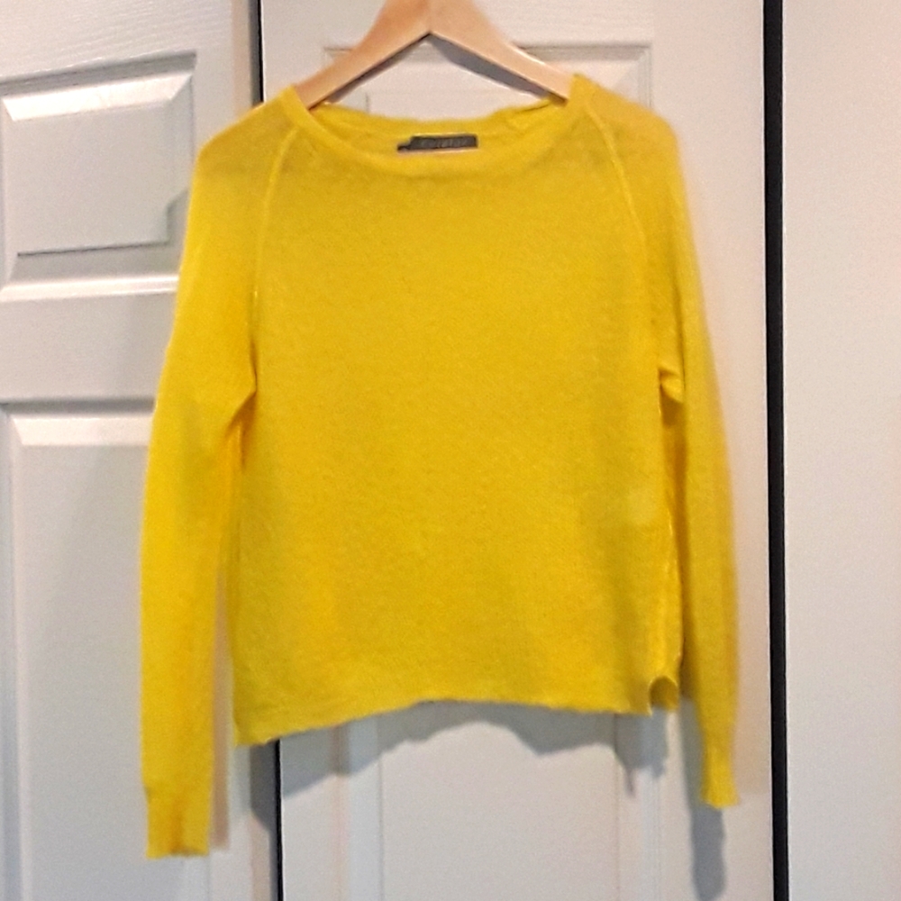 Cotelac yellow sweater